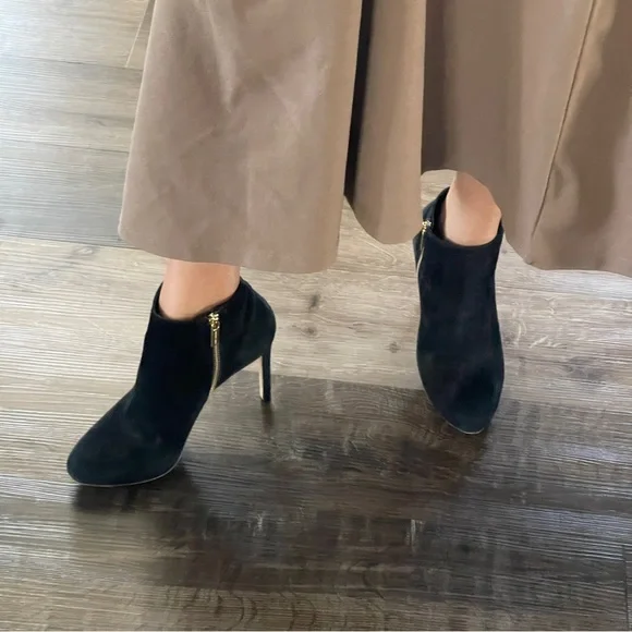 Micheal Kors Velvet Black Ankled High Heels Boots Size 8 1/2M - Picture 4 of 17